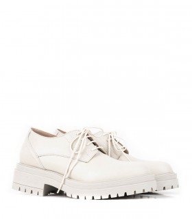 zapatos abotinados blancos verano 2024 Batistella
